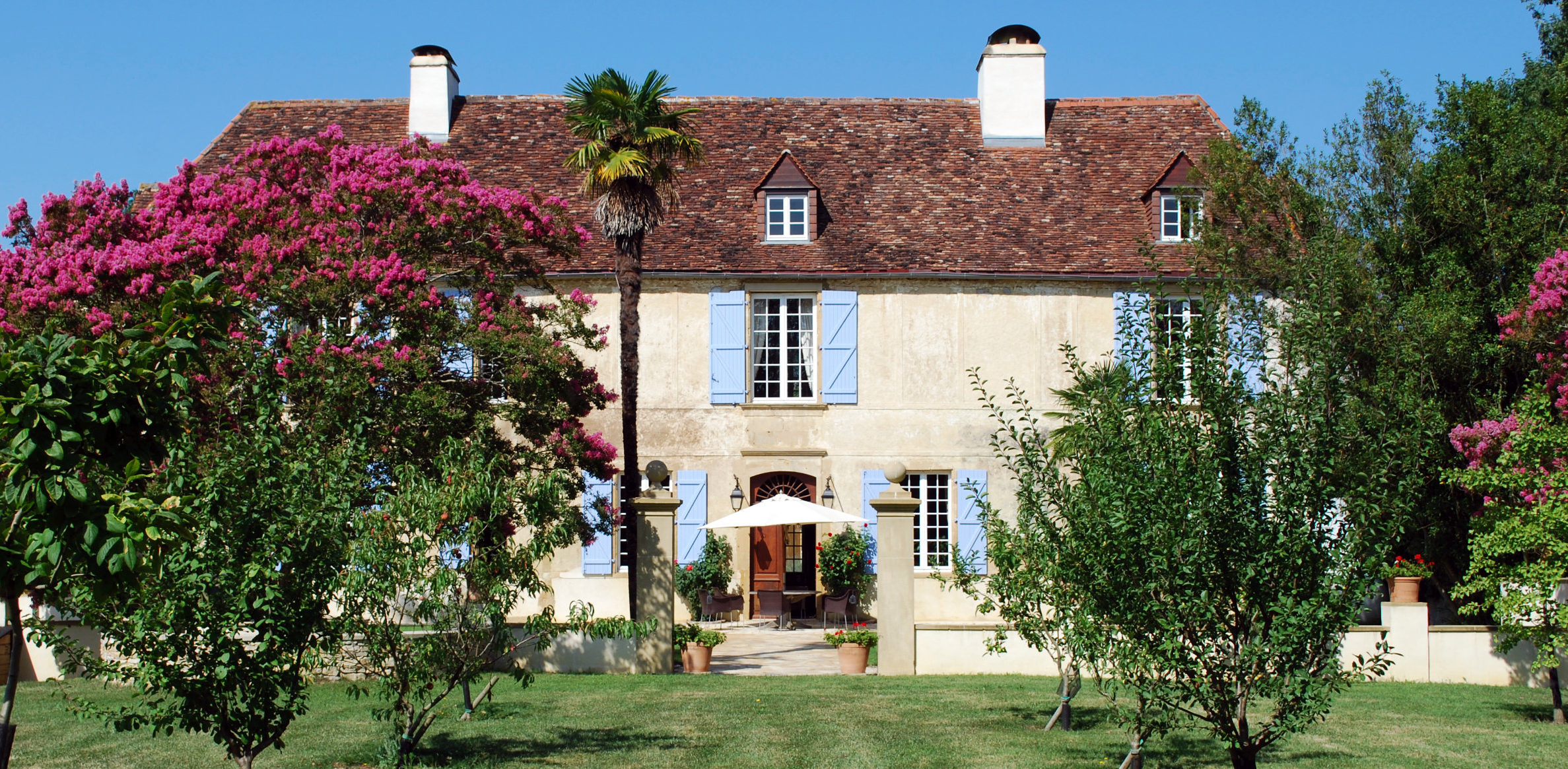 fronthouse-mainbanner-sunny